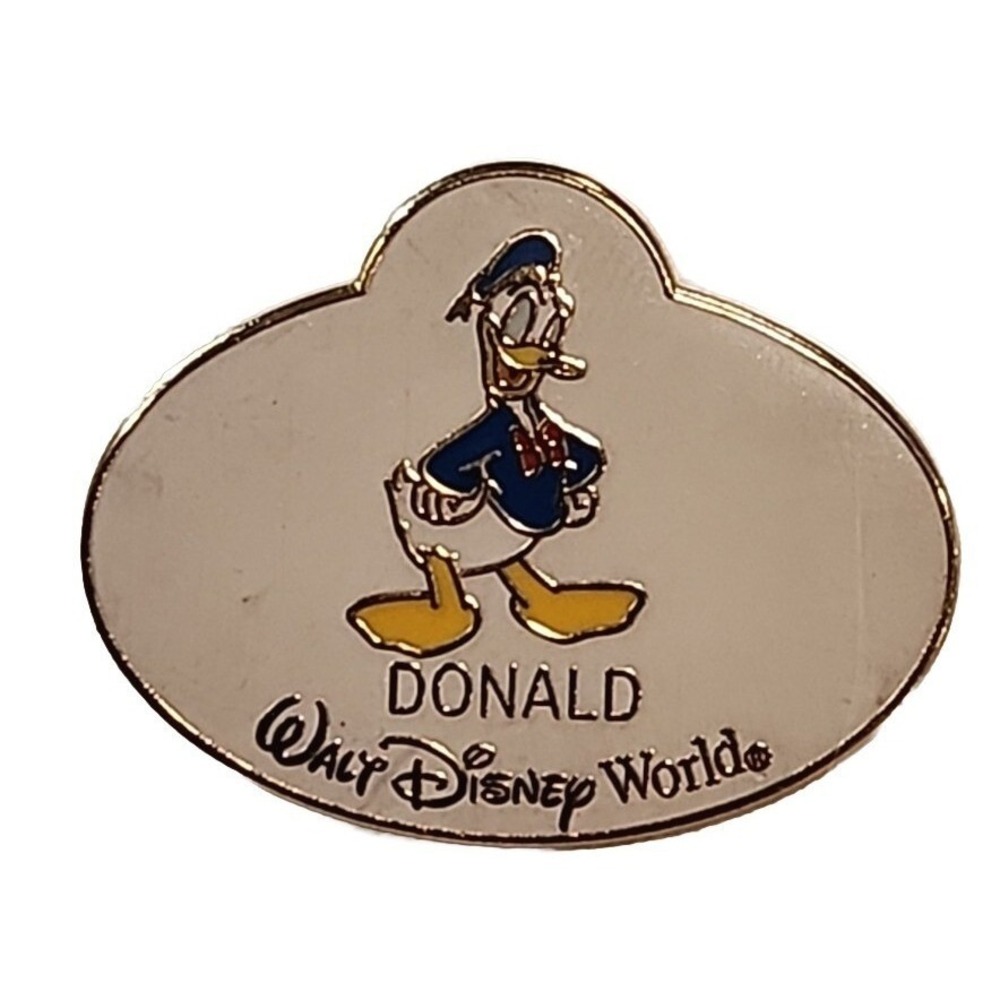 Disney‎ Pin Donald Duck Nametags Mystery  Inspired by Cast Members LE 64971 READ